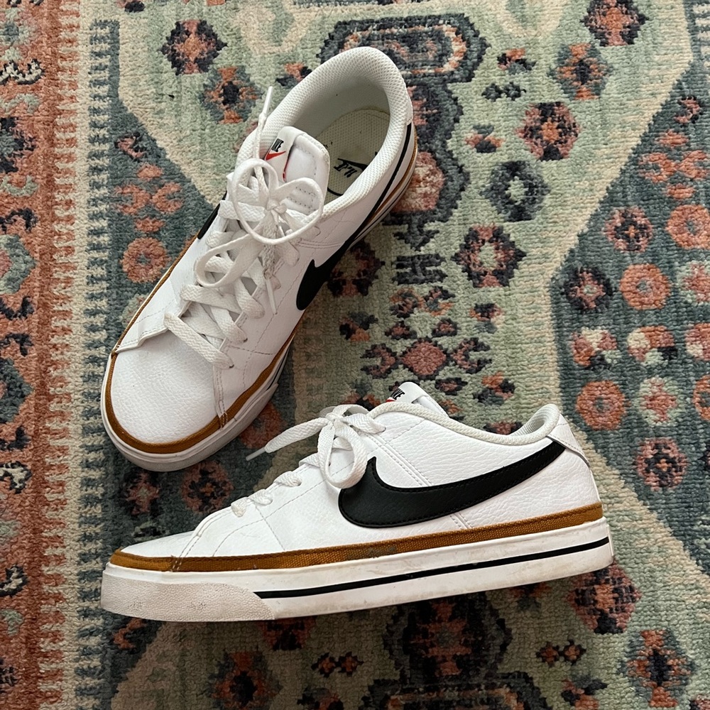 Nike Court Legacy. Super comfortable I just don’t grab for them! Worn 2 times.